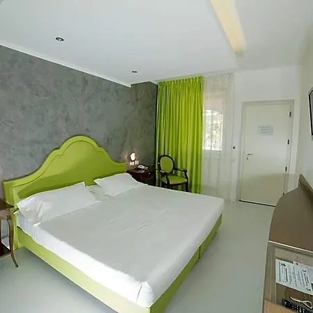 Blue Relais Maggiore Hotel 4*